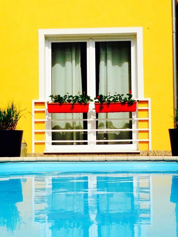 Villa Sipeky เซเนซ ภายนอก รูปภาพ